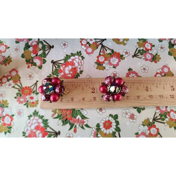 Hong Kong Beaded Clip-on Earrings - Picture 10 of 10